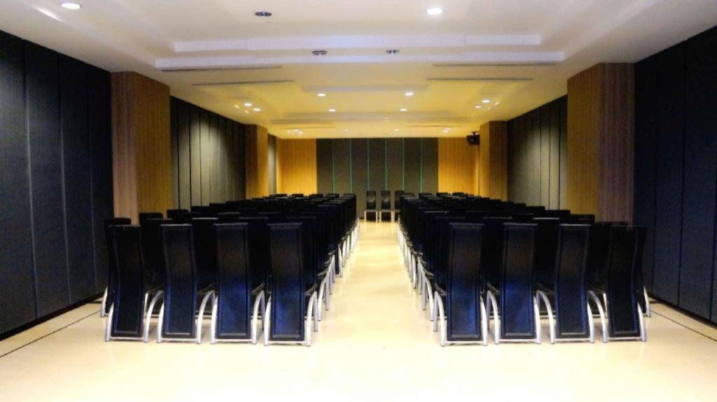 Orchardz Hotel Gajah Mada Pontianak Kültér fotó